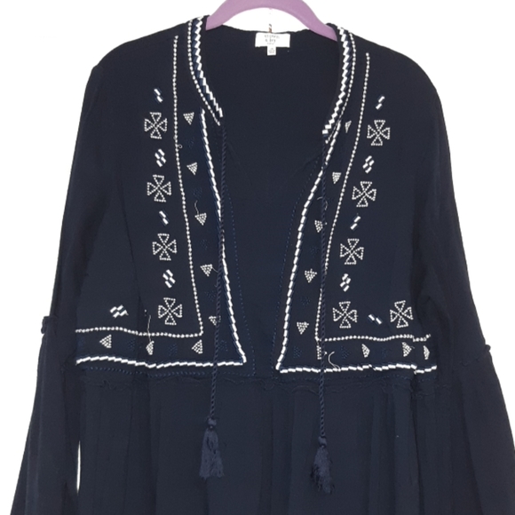 Crown & Ivy - Navy 3X Top - Picture 3 of 4